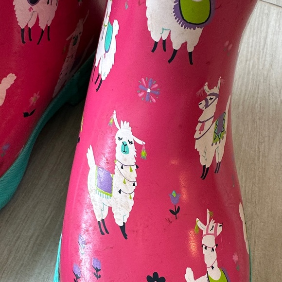 Hatley Girl”s Pink Llama Clastic Rain Boots with Teal Trim - Picture 9 of 15